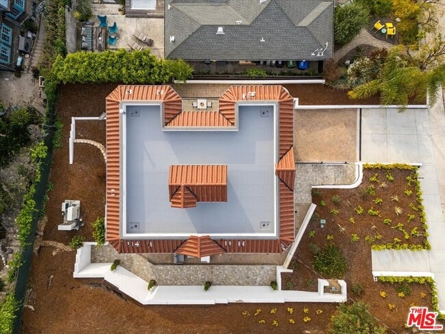 Photo - 2348 Baxter St