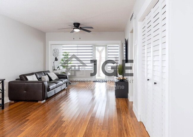 Photo - 270 NE 191st St Unit 103