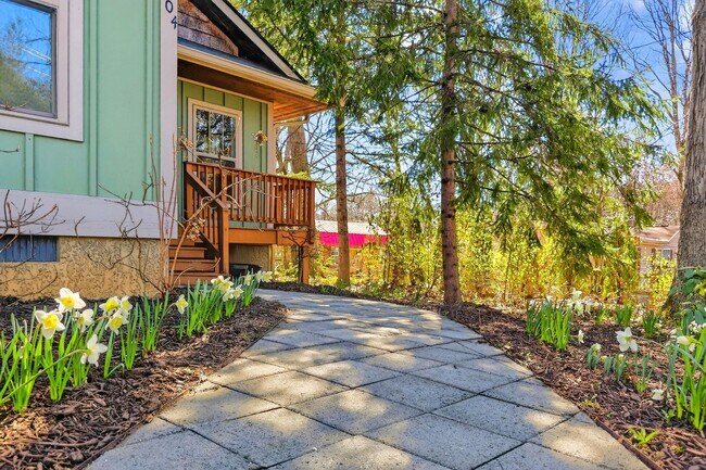 Photo - Black Mountain Long Term Rental!