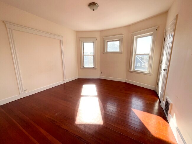 Photo - 19 Eastman St Unit 3