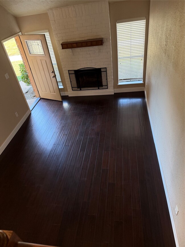 Building Photo - 3010 Bee Cave Dr