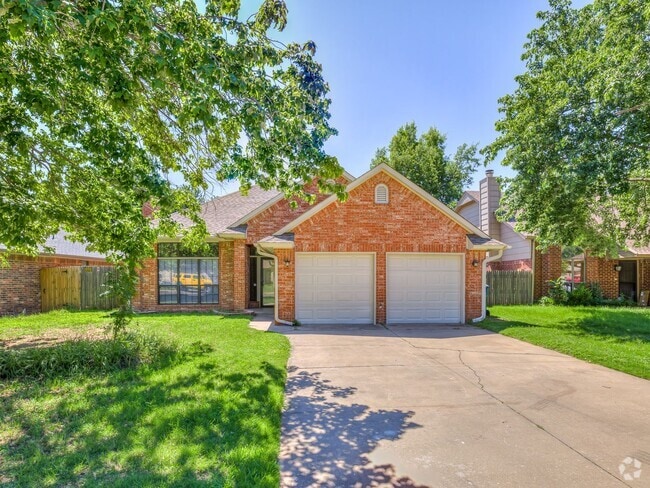 Building Photo - Beautifully remodeled home in Edmond + Edm...