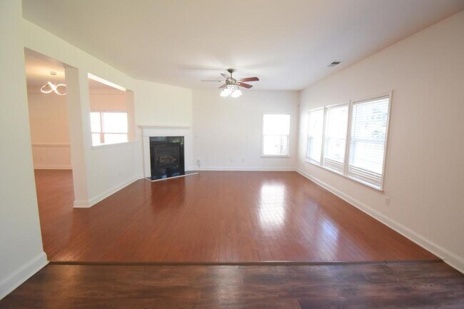 Photo - 6728 Evanton Loch Rd