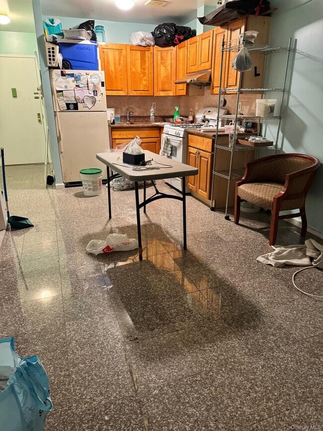 Photo - 35-27 109th St