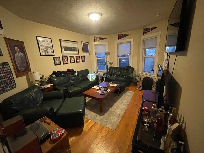 857 E 1st St Unit 2