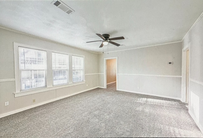 Photo - 208 W Lobit Ave