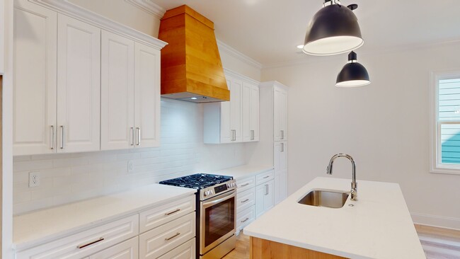 Photo - 226 McCowat St