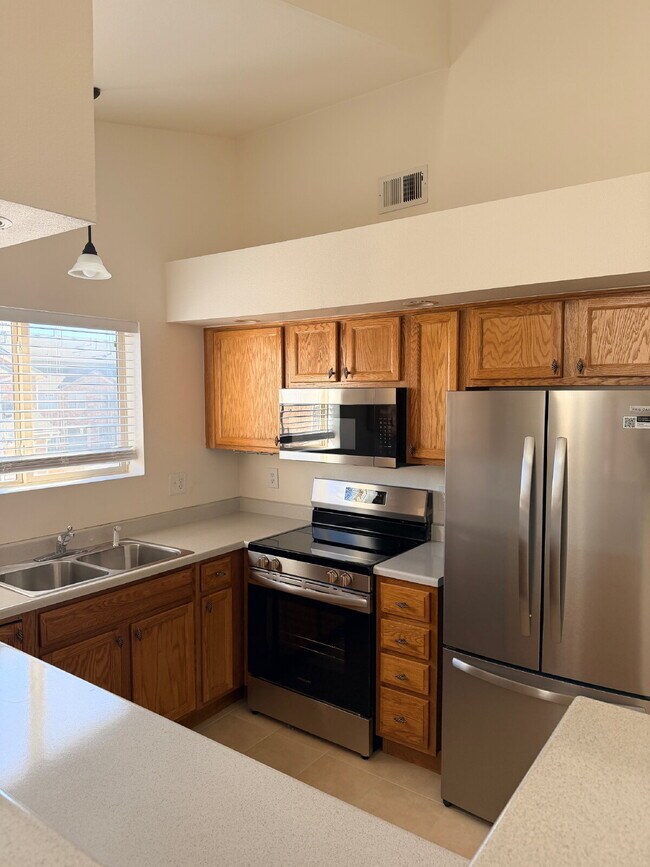 Photo - "Charming 2-Bed, 2-Bath condo Oasis in Aurora - 988 Sq Ft of Comfort!"