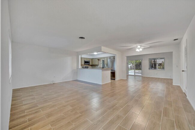Photo - Beautiful 2-Bed / 2 Bath Pool Home in Sara...