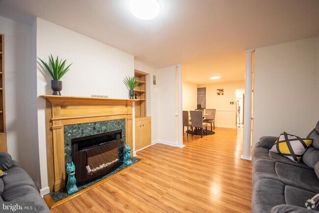 Building Photo - 913 W Lombard St Rental