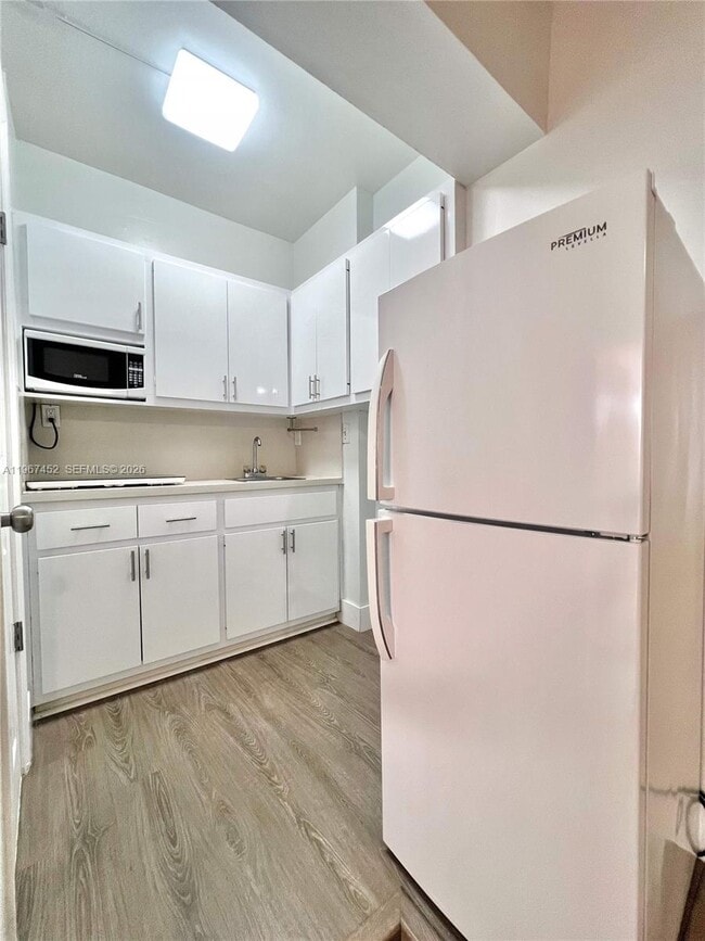 Photo - 611 W 50th Pl Unit 2