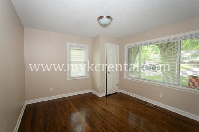 Photo - 5329 Linden St