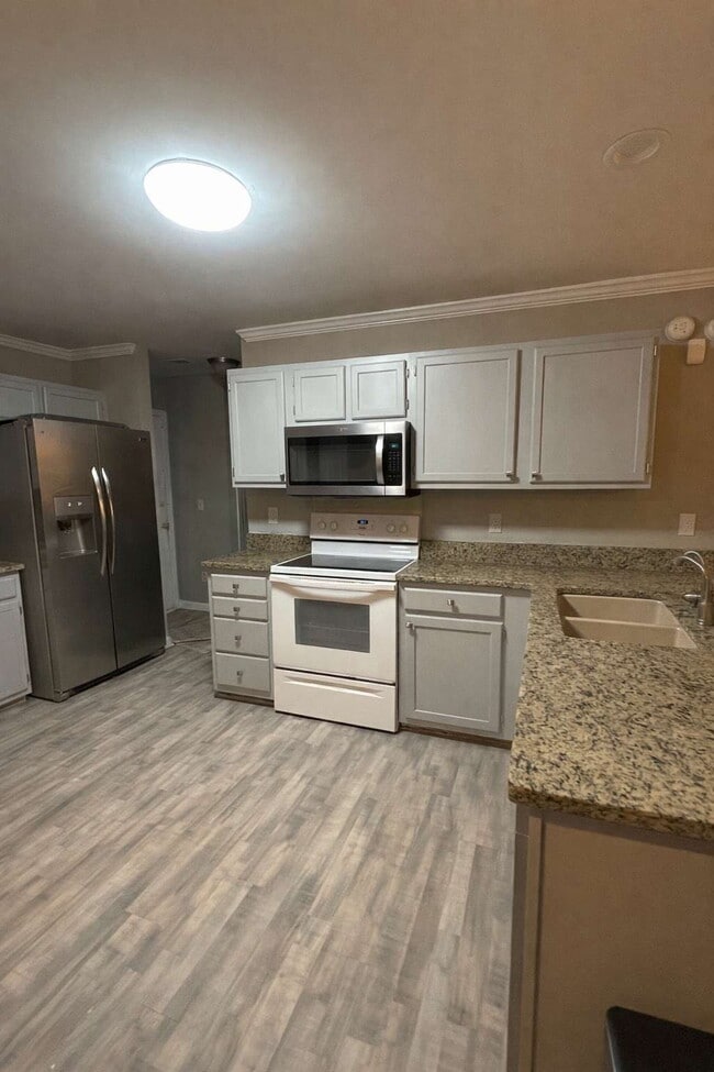 Photo - 4BD Home in Heart of Mt. Pleasant- Center Lake