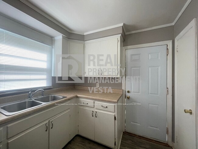 Photo - 2063 Bayswater Rd