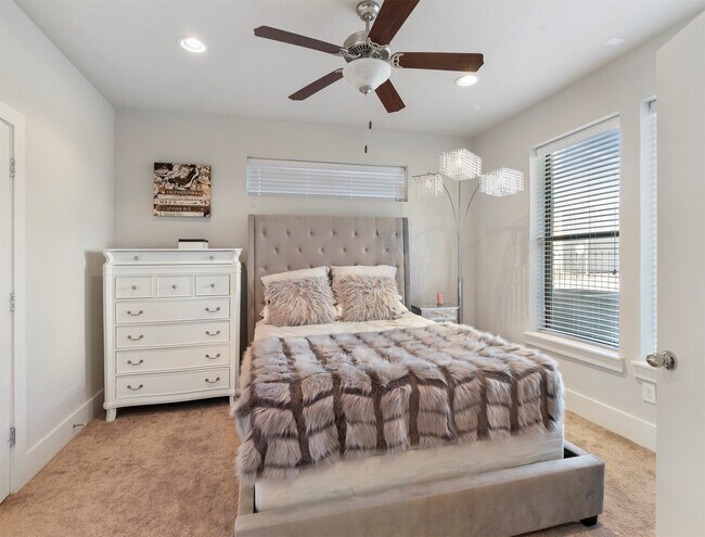 Photo - 1419 Nagle St