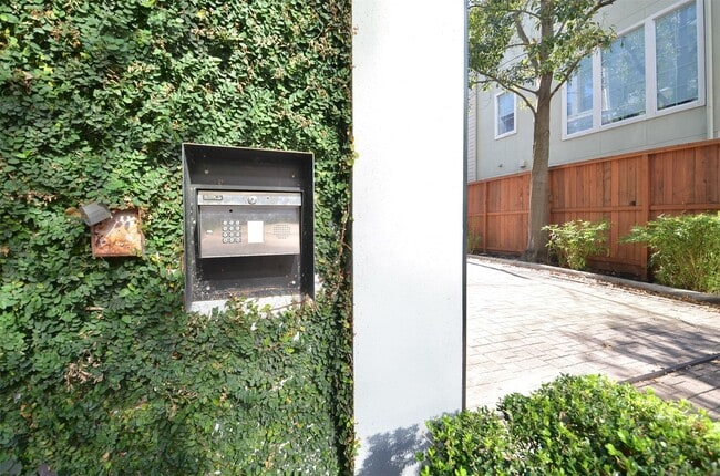 Photo - 1818 Binz St