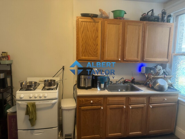 Building Photo - 1622 Commonwealth Ave Unit 3 Rental