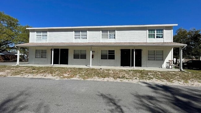 Building Photo - 1502 E Humphrey St