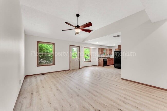 Photo - 3251 W Scott St