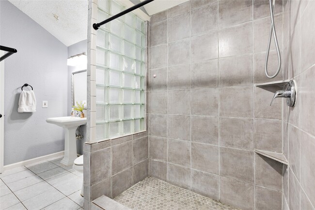 Photo - 11514 Gullwood Dr