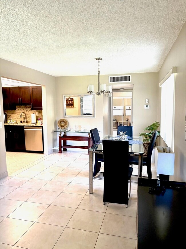 Photo - 591 Normandy Ln