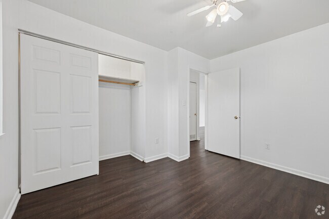 2BR, 1BA - 695SF - Second Bedroom