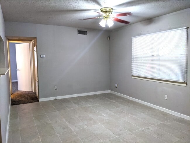 Photo - 704 E 22nd St Unit 2