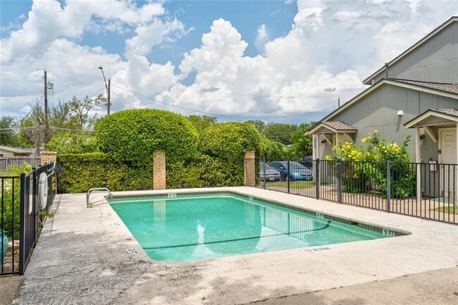 Photo - 2450 Ashdale Dr Unidad D228
