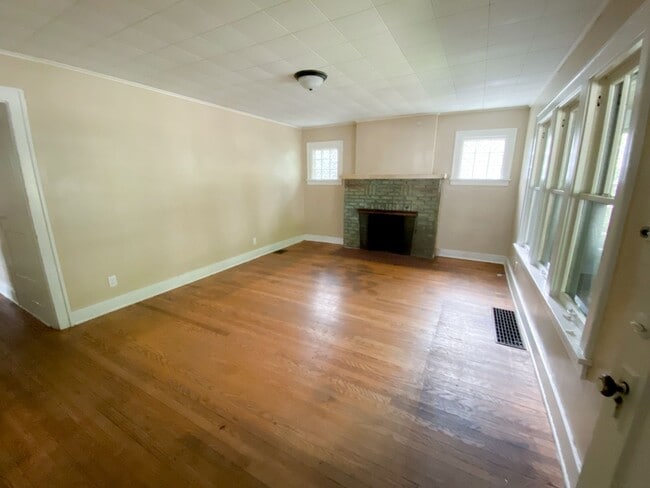 Photo - 3 Bedroom 1 Bath Spacious House