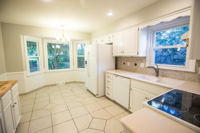 Photo - 128 Seneca Ln