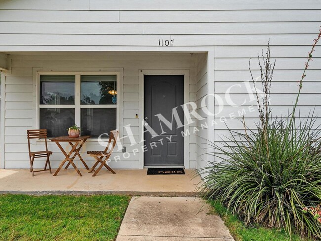 Photo - 1107 Primrose Dr