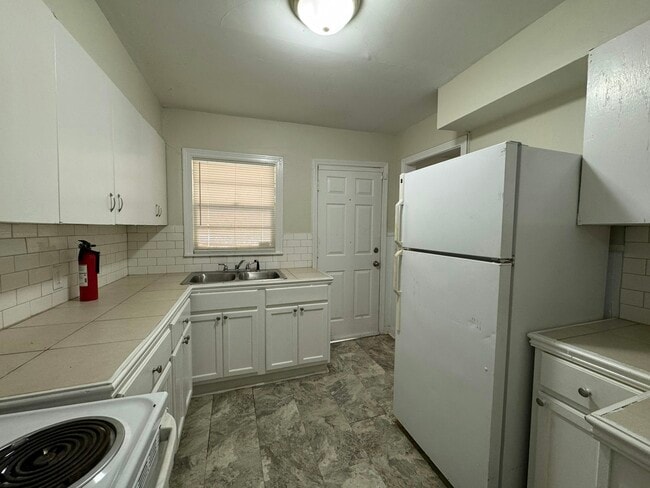 Photo - 756 Kensington Pl