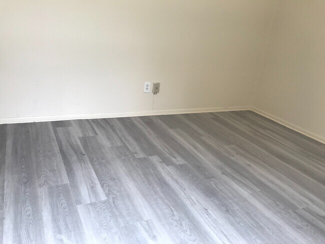 Photo - Sunquest Apartments