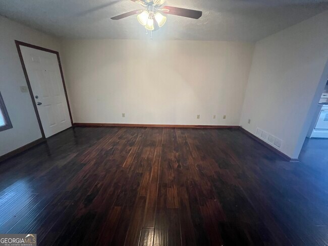 Photo - 982 Locust Dr NE