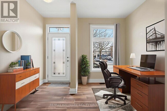 Photo - 290 Cambridge St N