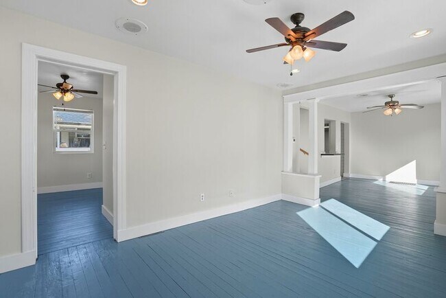 Photo - 2409 E Queen Ave