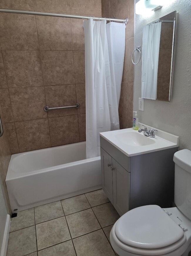 1320 W Sahuaro Dr