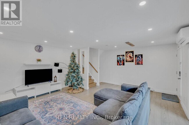 Photo - 242 Milestone Crescent