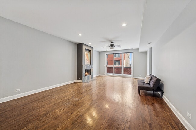 Photo - 1610 W Grand Ave Unit 2C