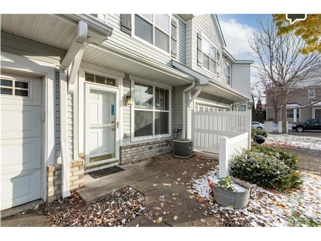 Photo - 3033 Chamberlain St