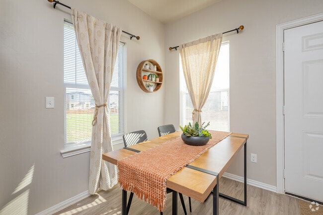 3BR, 2.5BA - 1,400SF - Dining Area
