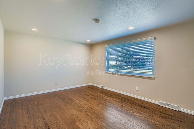 Photo - 6020 Wolff St