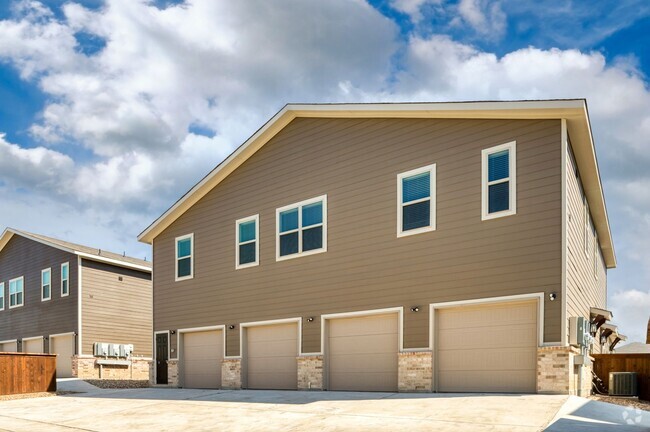 Building Photo - GORGEOUS 2 BEDROOM FOUR PLEX LOCATED IN MI... Rental