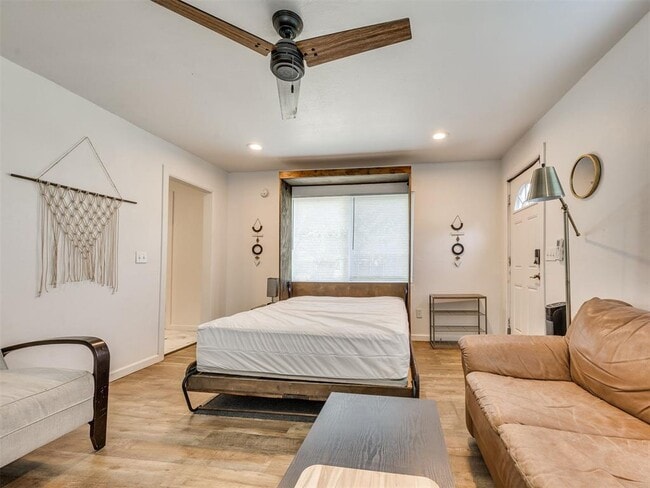 Photo - 217 E Daws St