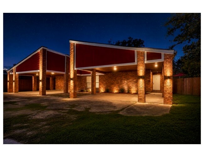 Photo - 8004 Beechnut St