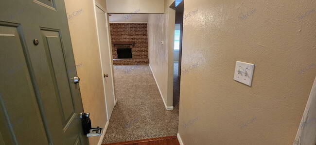 Photo - 2204 Oak Hill Dr