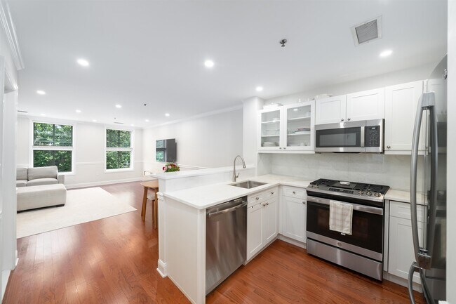 Photo - 812 Grand St Unidad 314