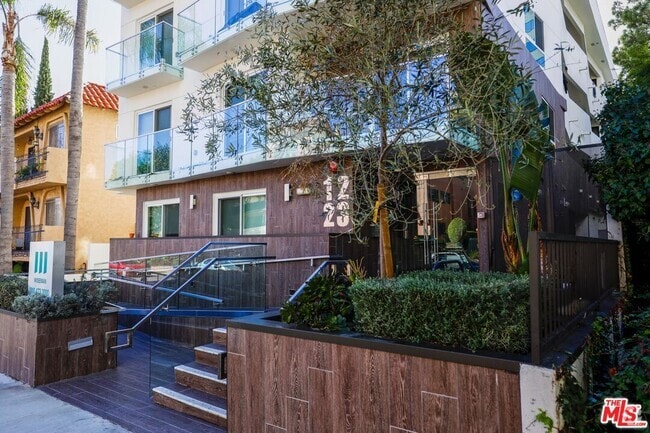 Building Photo - 1223 Wellesley Ave Unit 103 Rental