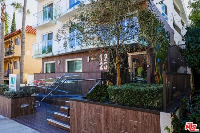 Building Photo - 1223 Wellesley Ave Unit 103 Rental
