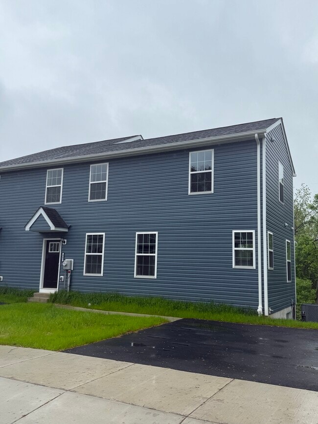 Building Photo - 461 Barber St Rental
